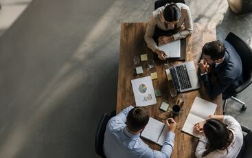 Arbeidskraftutfordringen handler ikke bare om å finne flere ansatte. Like viktig er evnen til å bruke kompetansen som allerede finnes på en smartere måte. Arbeidskraftutfordringen handler ikke bare om å finne flere ansatte. Like viktig er evnen til å bruke kompetansen som allerede finnes på en smartere måte.