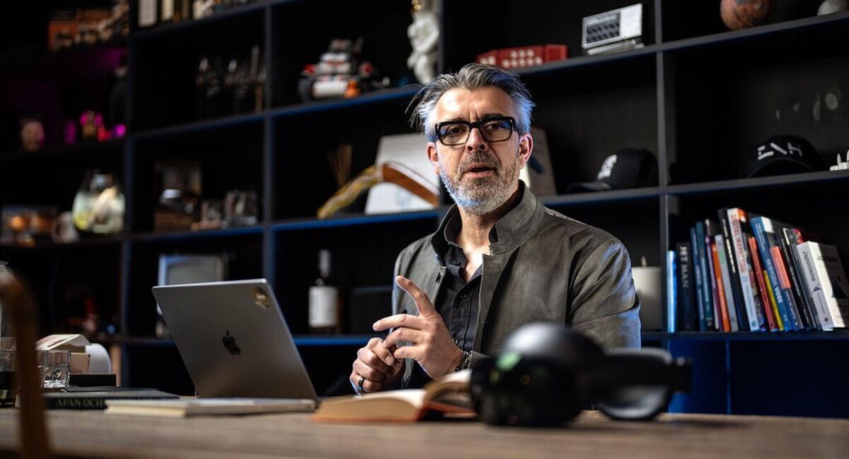 Eirik Norman Hansen mener ledere må slutte å kontrollere endring – og heller lære å bruke den aktivt. (Foto: Elisabeth Anker Jakobsen) Eirik Norman Hansen mener ledere må slutte å kontrollere endring – og heller lære å bruke den aktivt. (Foto: Elisabeth Anker Jakobsen)