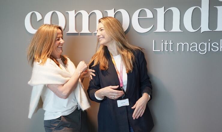 Bildetekst: (Fra høyre) Tonje Flack og Berta Lende Røed, senior rådgivere innen leder- og teamutvikling i Compendia. (Foto: Trude Håland) Bildetekst: (Fra høyre) Tonje Flack og Berta Lende Røed, senior rådgivere innen leder- og teamutvikling i Compendia. (Foto: Trude Håland)