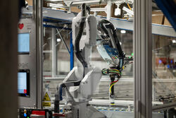 Komplett logistikkautomatisering, nå med KI-drevne roboter