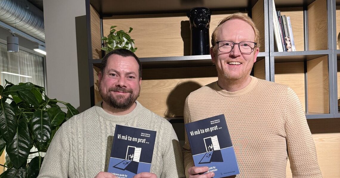 De fleste samtaler feiler ikke fordi temaet er vanskelig, men fordi lederen går inn med svarene klare, og slutter å stille de spørsmålene som faktisk gir innsikt. Marius til v og Morten til h (Foto May-Linn Lauritsen)