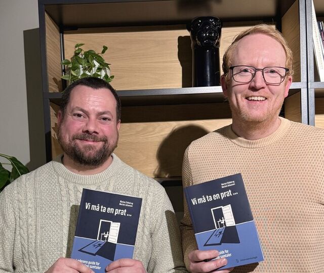 De fleste samtaler feiler ikke fordi temaet er vanskelig, men fordi lederen går inn med svarene klare, og slutter å stille de spørsmålene som faktisk gir innsikt. Marius til v og Morten til h (Foto May-Linn Lauritsen)