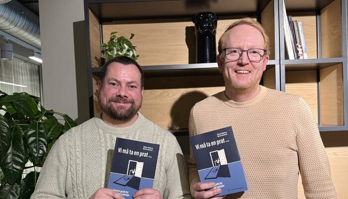 De fleste samtaler feiler ikke fordi temaet er vanskelig, men fordi lederen går inn med svarene klare, og slutter å stille de spørsmålene som faktisk gir innsikt. Marius til v og Morten til h (Foto May-Linn Lauritsen)