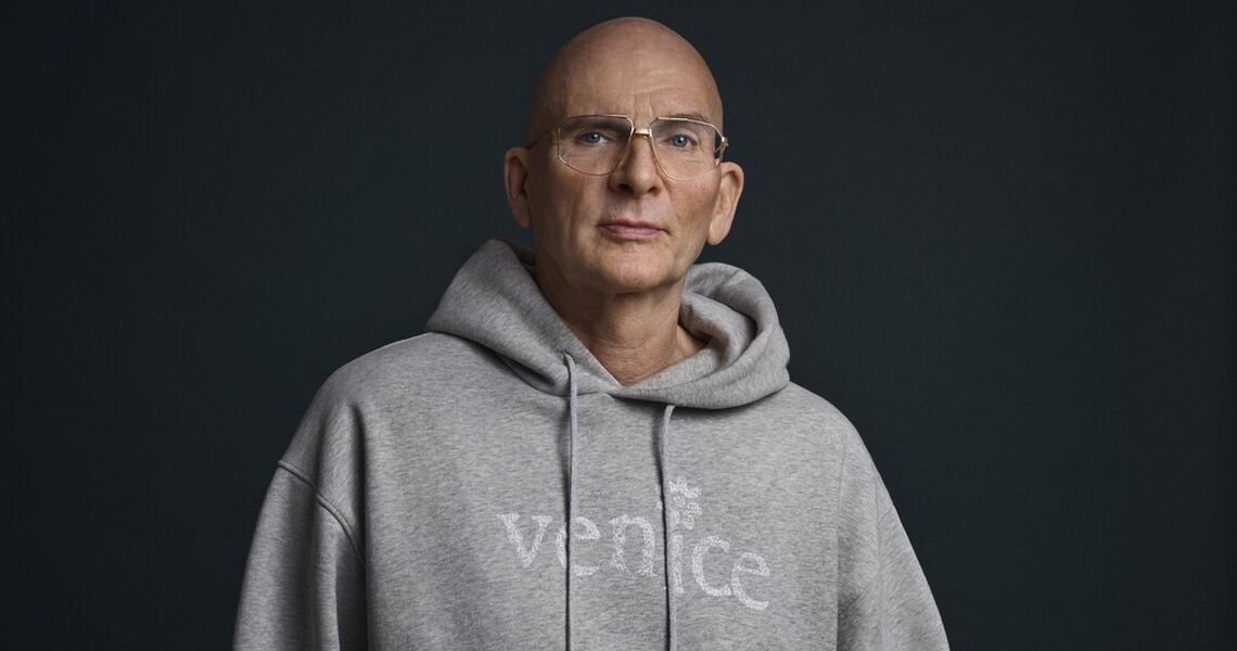 Kjell A. Nordström mener ledere må slutte å belønne kontroll, og begynne å bygge en kultur der nysgjerrighet og forsøk driver utviklingen. (Foto: Tobias Björkgren)