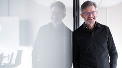 Forretningsutvikler og automatiseringsingeniør Jarl Endre Pedersen hos Fishglobe Technologies forteller om redundante styringsløsninger (Bilde/illustrasjon: Fishglobe Technologies). Fiskelykke uten lus i lukkede anlegg, hvor også miljøet vinner