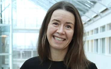 Heidi Austlid understreker at data først skaper verdi når de brukes til å peke retning, ikke til å kontrollere mennesker. (Foto: Ungt Entreprenørskap Norge)