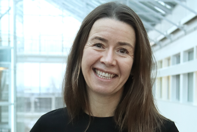 Heidi Austlid understreker at data først skaper verdi når de brukes til å peke retning, ikke til å kontrollere mennesker. (Foto: Ungt Entreprenørskap Norge) Heidi Austlid understreker at data først skaper verdi når de brukes til å peke retning, ikke til å kontrollere mennesker. (Foto: Ungt Entreprenørskap Norge)