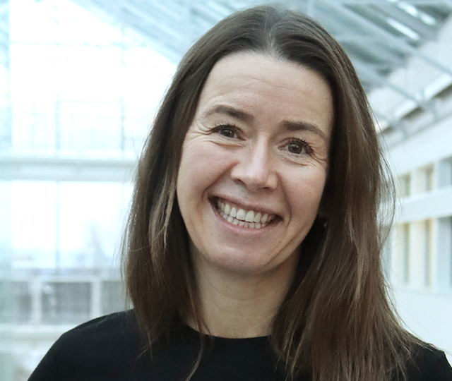 Heidi Austlid understreker at data først skaper verdi når de brukes til å peke retning, ikke til å kontrollere mennesker. (Foto: Ungt Entreprenørskap Norge) Heidi Austlid understreker at data først skaper verdi når de brukes til å peke retning, ikke til å kontrollere mennesker. (Foto: Ungt Entreprenørskap Norge)