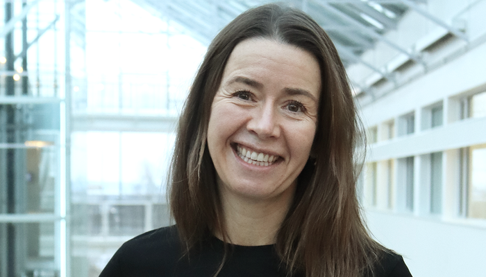 Heidi Austlid understreker at data først skaper verdi når de brukes til å peke retning, ikke til å kontrollere mennesker. (Foto: Ungt Entreprenørskap Norge) Heidi Austlid understreker at data først skaper verdi når de brukes til å peke retning, ikke til å kontrollere mennesker. (Foto: Ungt Entreprenørskap Norge)
