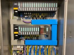 Fabrikken kjører på Siemens styringssystem med distribuert I/O på Profibus. Høy automatiseringsgrad gir global konkurransekraft