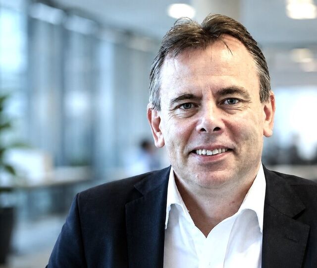 Stefan Tengblad, professor i HRM ved Göteborgs universitet, understreker at troverdighet i ledelse ikke skapes gjennom ord, men gjennom konsekvent atferd i hverdagen. Stefan Tengblad, professor i HRM ved Göteborgs universitet, understreker at troverdighet i ledelse ikke skapes gjennom ord, men gjennom konsekvent atferd i hverdagen.