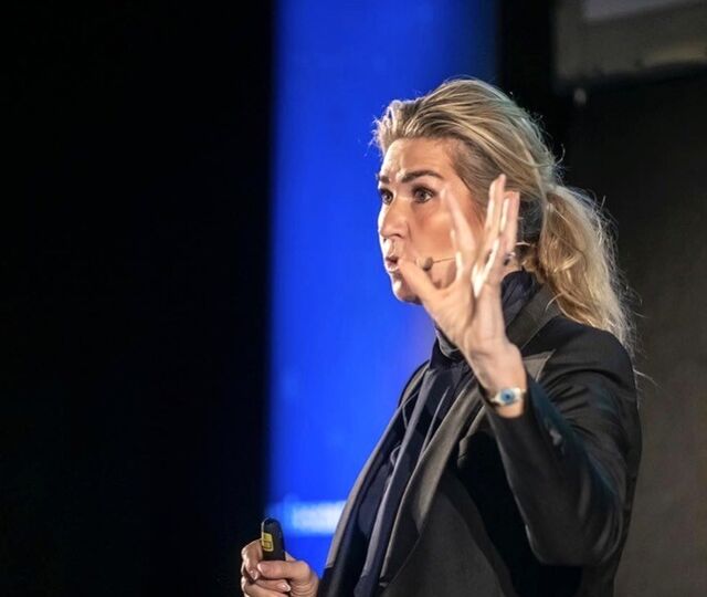 Da tusenvis av mennesker grep usynlige årer, ble en fortelling til kollektiv handling. For ledere er spørsmålet hvordan strategier kan skape både retning, deltakelse og rom for å korrigere kursen. Da tusenvis av mennesker grep usynlige årer, ble en fortelling til kollektiv handling. For ledere er spørsmålet hvordan strategier kan skape både retning, deltakelse og rom for å korrigere kursen.