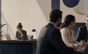 Når utviklingsmulighetene går til de samme medarbeiderne igjen og igjen, kan virksomheten gå glipp av kompetanse som allerede finnes i organisasjonen. Når utviklingsmulighetene går til de samme medarbeiderne igjen og igjen, kan virksomheten gå glipp av kompetanse som allerede finnes i organisasjonen.