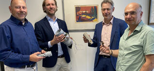 Glad lederkvartett på KROHNE Altometer viser fram eksempler på innovativ måleteknikk, fra venstre: Leon de Borgie, Martijn Panis, Lars Lemke og Dominique Basson. Glad lederkvartett på KROHNE Altometer viser fram eksempler på innovativ måleteknikk, fra venstre: Leon de Borgie, Martijn Panis, Lars Lemke og Dominique Basson.
