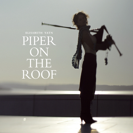 Piper_on_the_roof_elisabeth_vatn_foto_heilo